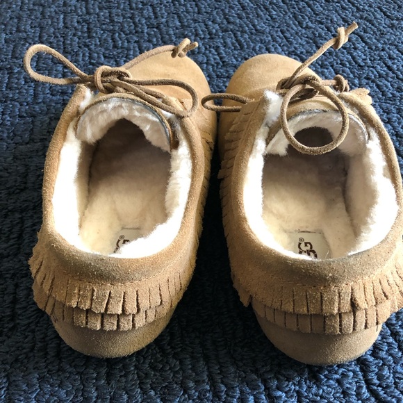 Slippers - Picture 2 of 8